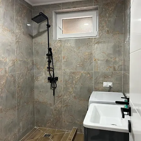 Apartman Leila *